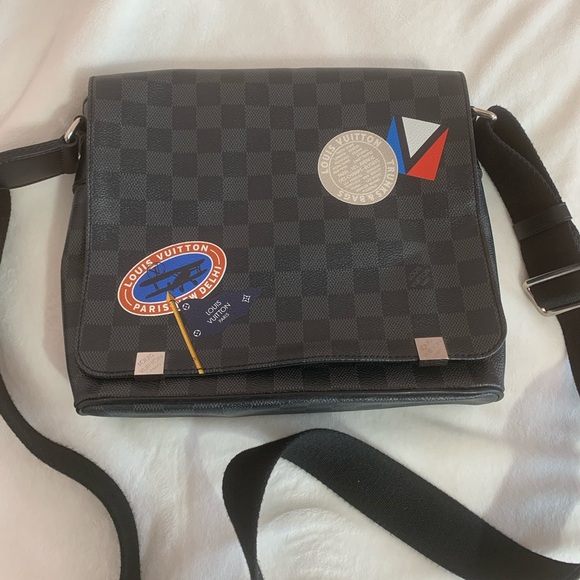 Louis Vuitton damier limited edition messenger bag - Picture 3 of 15